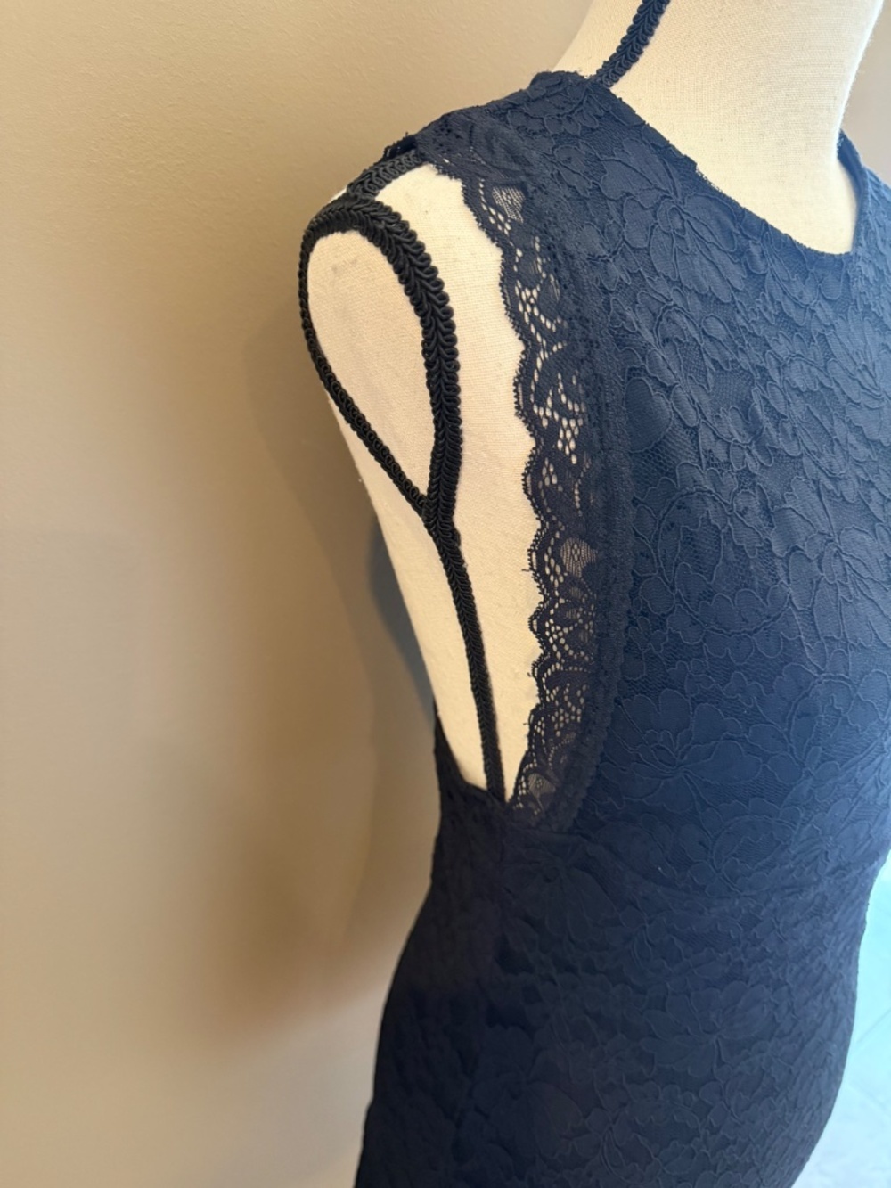 Express Black Romantic Goth Boho Y2K Sleeveless Lace Fitted Top, Size Medium - Picture 3 of 11